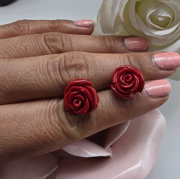 ❤️ ROSANNA STUD EARRINGS - Picture 10 of 10